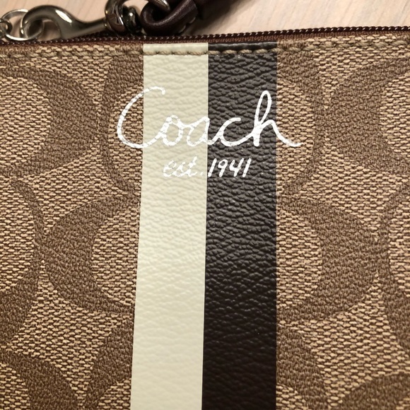 Coach wristlet - Picture 3 of 5